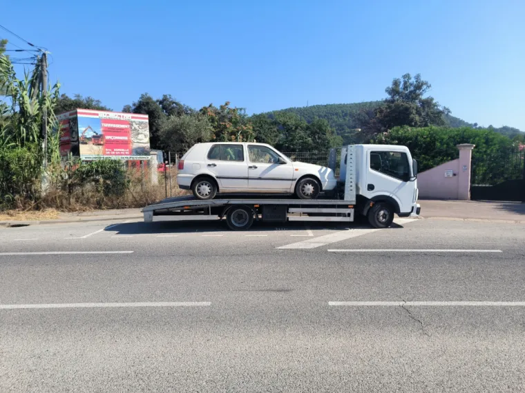 Enlèvement d'une Volkswagen Golf à Seillans, Fréjus, Enlèvement Epave Var