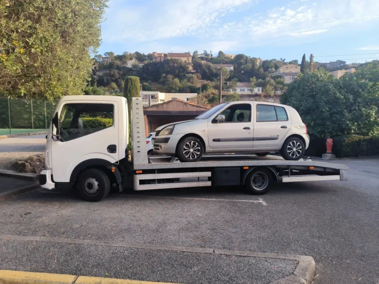 Enlèvement Renault Clio à Saint Raphael, Fréjus, Enlèvement Epave Var