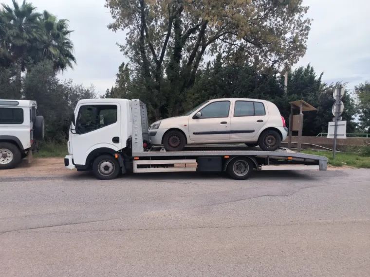Enlèvement Renault Clio à Roquebrune sur Argens, Fréjus, Enlèvement Epave Var