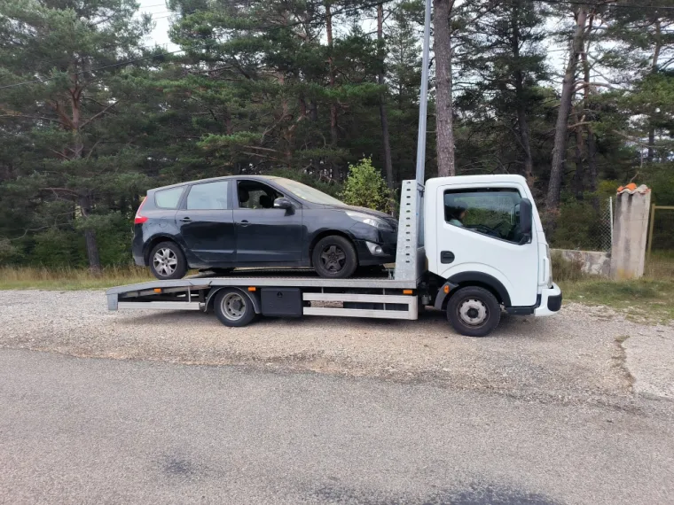 Enlèvement Renault Megane Scenic à La Martre, Fréjus, Enlèvement Epave Var