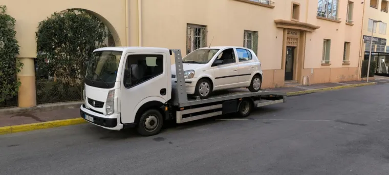 Enlèvement véhicule Toyota Yaris à Saint Raphaël, Fréjus, Enlèvement Epave Var