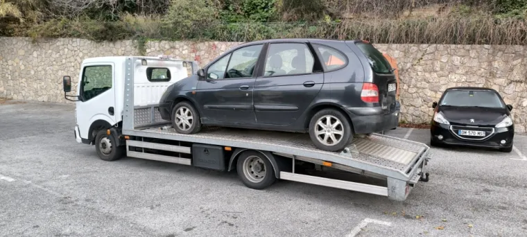 Enlèvement épave Renault Mégane Scenic à Bagnols en forêt, Fréjus, Enlèvement Epave Var