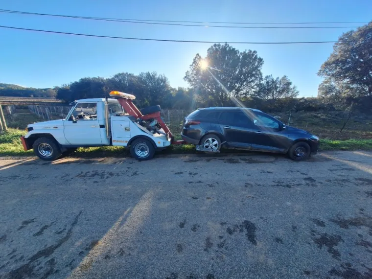 Enlèvement véhicule Renault Mégane à Carcès, Fréjus, Enlèvement Epave Var