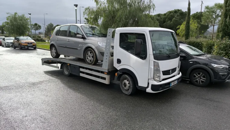 Enlèvement véhicule Renault Megane Scenic à Fréjus, Fréjus, Enlèvement Epave Var