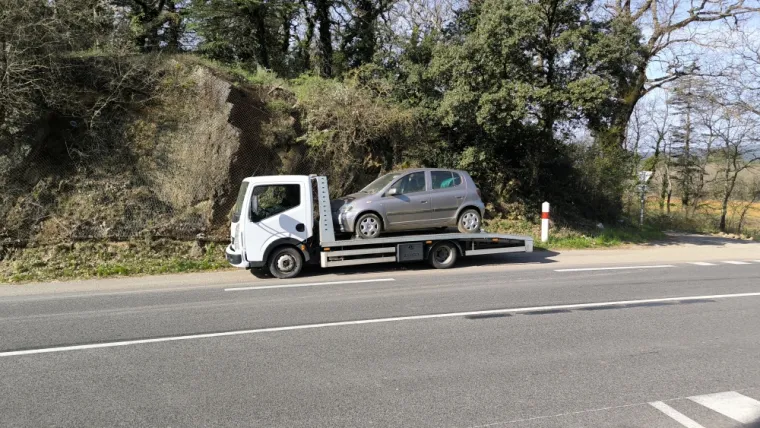 Enlèvement épave Toyota Yaris à Saint Maximin la Sainte Baume, Fréjus, Enlèvement Epave Var