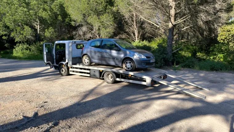 Enlèvement véhicule Renault Clio à Puget sur Argens, Fréjus, Enlèvement Epave Var