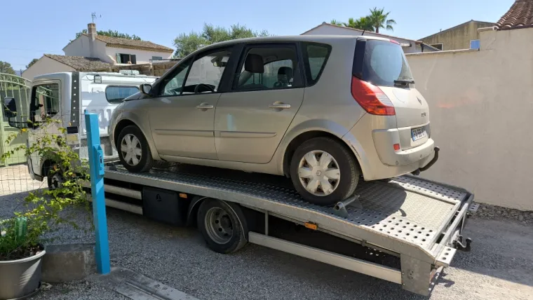 Enlèvement véhicule Renault Scenic à Puget sur Argens, Fréjus, Enlèvement Epave Var