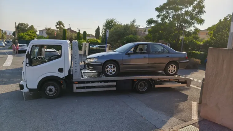 Enlèvement épave Peugeot 406 à Fréjus, Fréjus, Enlèvement Epave Var