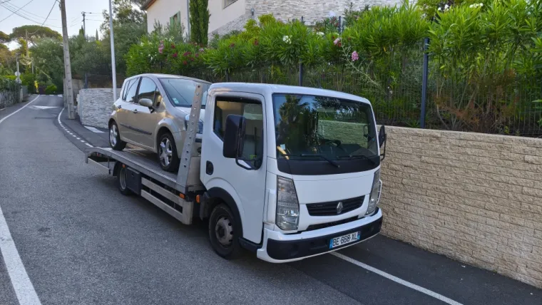 Enlèvement véhicule Renault Modus à Sainte Maxime, Fréjus, Enlèvement Epave Var