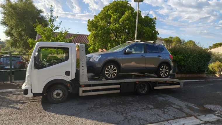 Enlèvement véhicule Nissan Qashqai à Roquebrune sur Argens, Fréjus, Enlèvement Epave Var