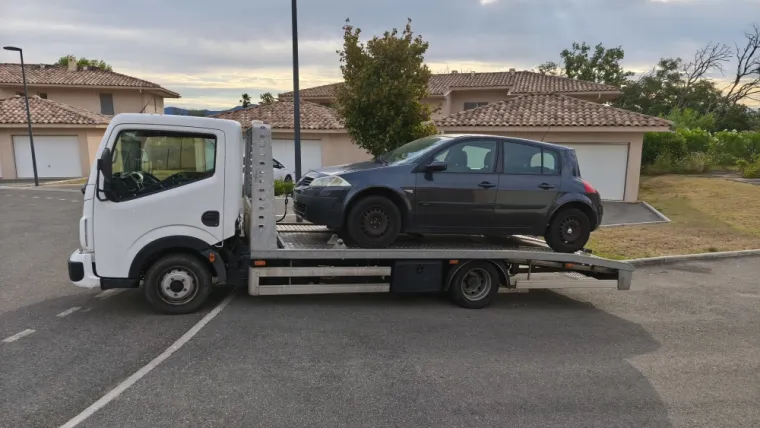 Enlèvement épave Renault Mégane à Roquebrune sur Argens, Fréjus, Enlèvement Epave Var
