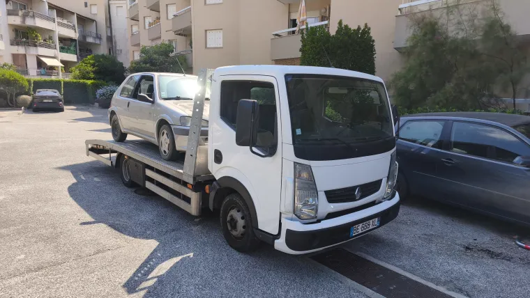 Enlèvement d'une Peugeot 106 sur la commune de Cavalère, Fréjus, Enlèvement Epave Var