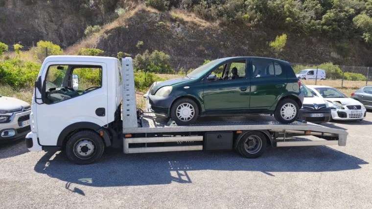 Enlèvement épave Toyota Yaris à Roquebrune sur Argens, Fréjus, Enlèvement Epave Var