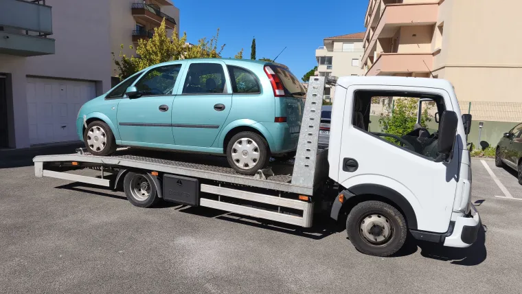 Enlèvement d'un véhicule à Saint Raphaël par Enlèvement Epave Var, Fréjus, Enlèvement Epave Var