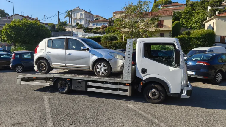 Enlèvement d'un véhicule à Saint Raphaël par Enlèvement Epave Var, Fréjus, Enlèvement Epave Var