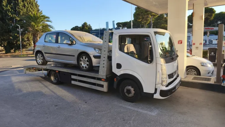 Enlèvement d'un véhicule à Antibes par Enlèvement Epave Var, Fréjus, Enlèvement Epave Var