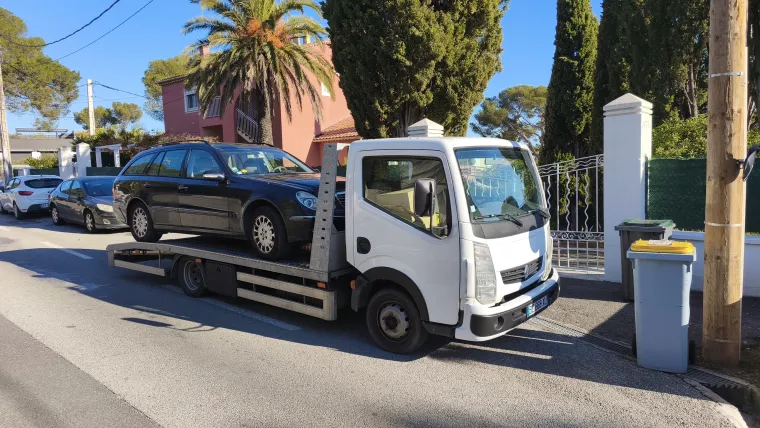 Enlèvement d'une Mercedes Classe E à Saint Raphaël par Enlèvement Epave Var, Fréjus, Enlèvement Epave Var