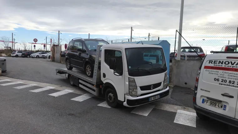 Enlèvement rapide d'une Peugeot 1007 à Cannes par Enlèvement Epave Var, Fréjus, Enlèvement Epave Var