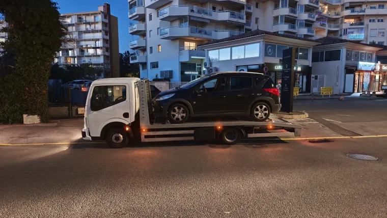 Enlèvement d'un véhicule à Saint Raphaël par Enlèvement Epave Var, Fréjus, Enlèvement Epave Var