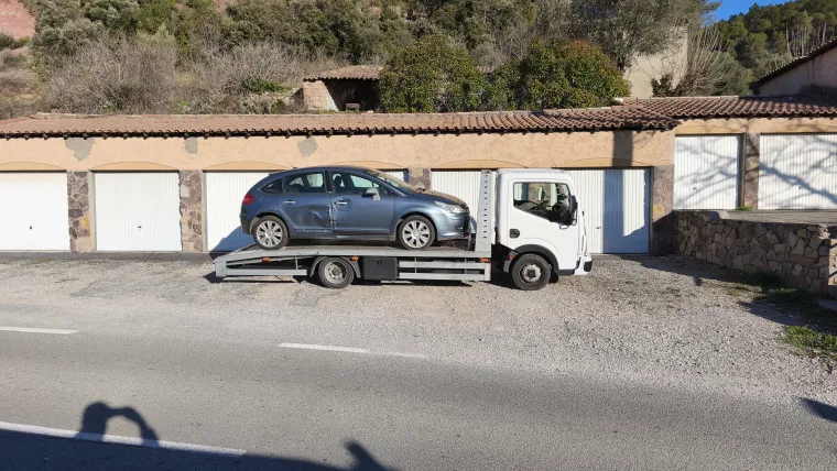 Enlèvement rapide d'une Citroen C4 aux Arcs par Enlèvement Epave Var, Fréjus, Enlèvement Epave Var