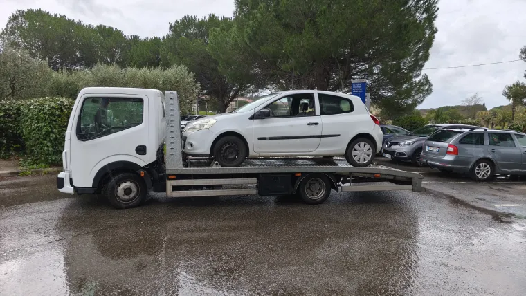 Enlèvement d'un véhicule sur la commune de Fréjus, Fréjus, Enlèvement Epave Var