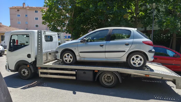 Enlèvement d'un véhicule sur la commune de Fréjus, Fréjus, Enlèvement Epave Var