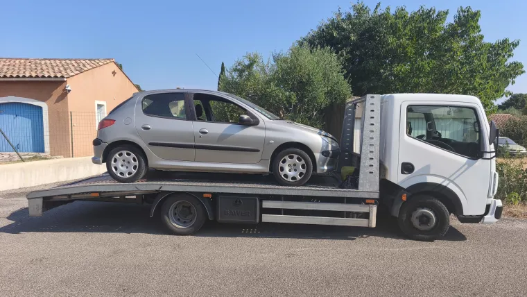 Enlèvement d'une Peugeot 206 à Draguignan par Enlèvement Epave Var, Fréjus, Enlèvement Epave Var