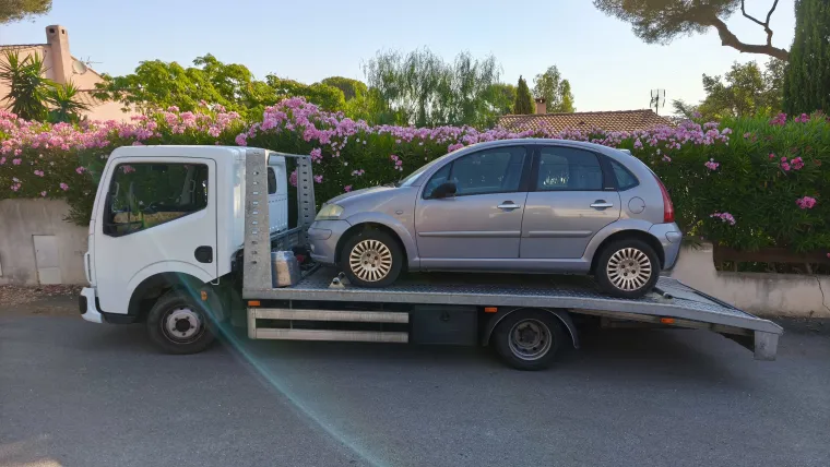 Enlèvement d'un véhicule à Saint Aygulf par Enlèvement Epave Var, Fréjus, Enlèvement Epave Var