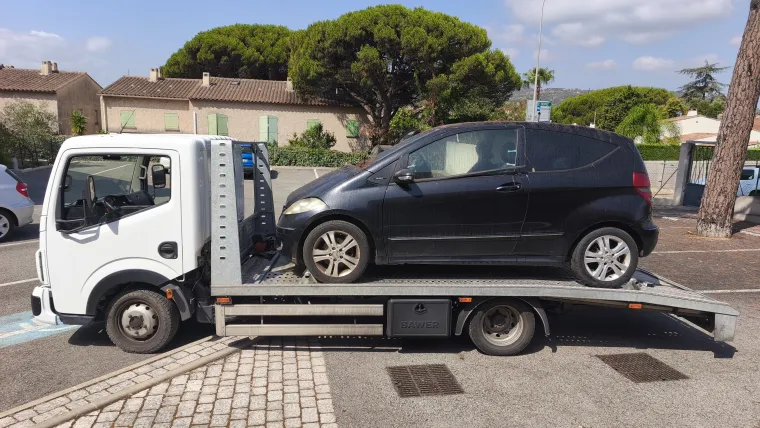 Enlèvement d'un véhicule à Sainte Maxime par Enlèvement Epave Var, Fréjus, Enlèvement Epave Var