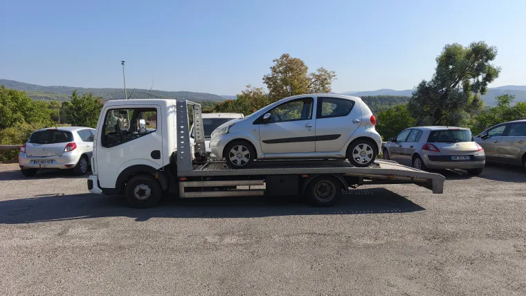 Enlèvement d'une Toyota Aygo à Flayosc par Enlèvement Epave Var, Fréjus, Enlèvement Epave Var