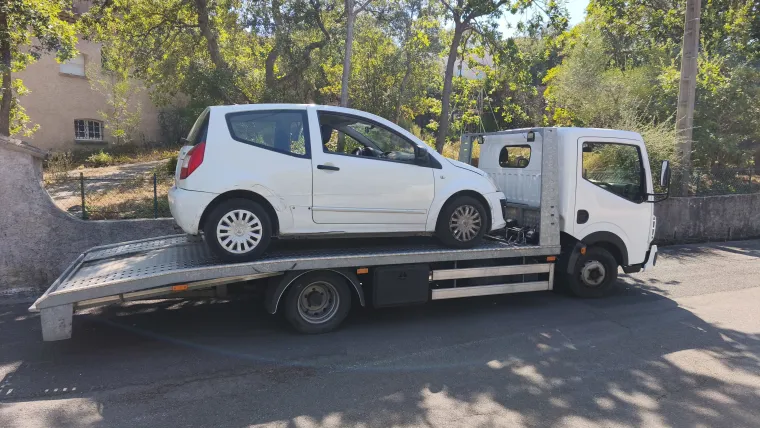 Enlèvement d'une Citroen C2 à Saint Raphaël par Enlèvement Epave Var, Fréjus, Enlèvement Epave Var