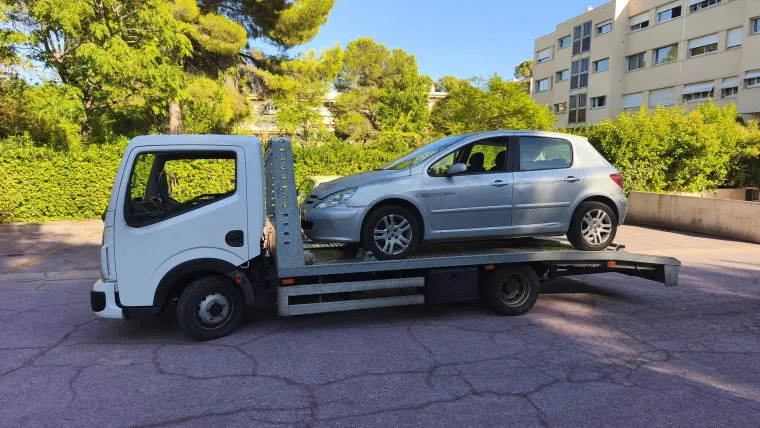 Enlèvement d'une Peugeot 307 à Toulon par Enlèvement Epave Var, Fréjus, Enlèvement Epave Var