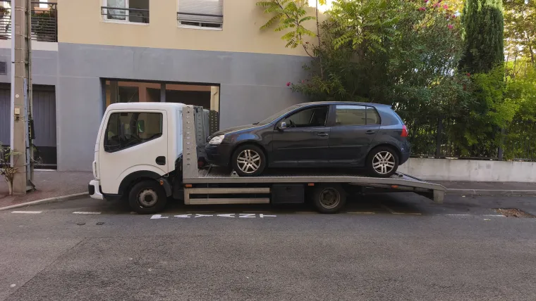 Enlèvement d'un véhicule à Fréjus par Enlèvement Epave Var, Fréjus, Enlèvement Epave Var