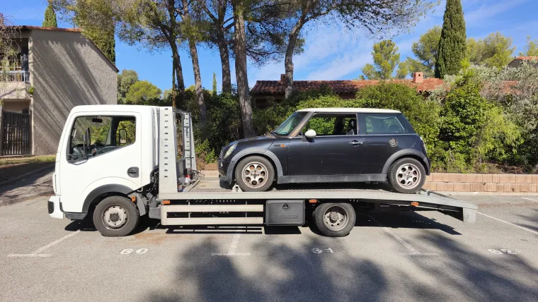 Enlèvement d'un véhicule sur la commune de Boulouris, Fréjus, Enlèvement Epave Var